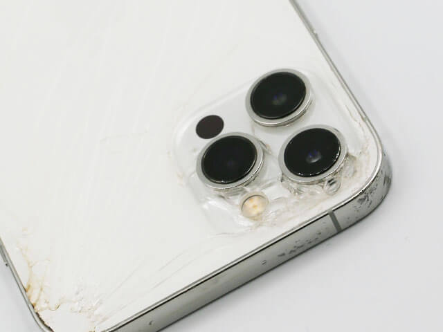 カメラレンズ割れ