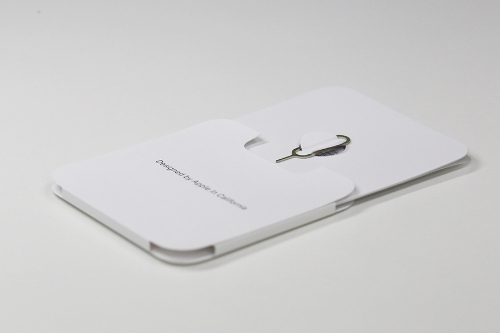 iPhone説明書と付属のSIMピン